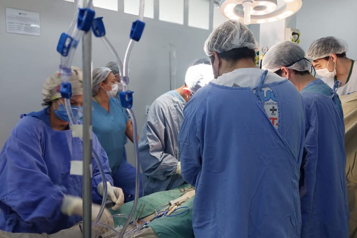 Ilustração de celular com símbolo de proibido 