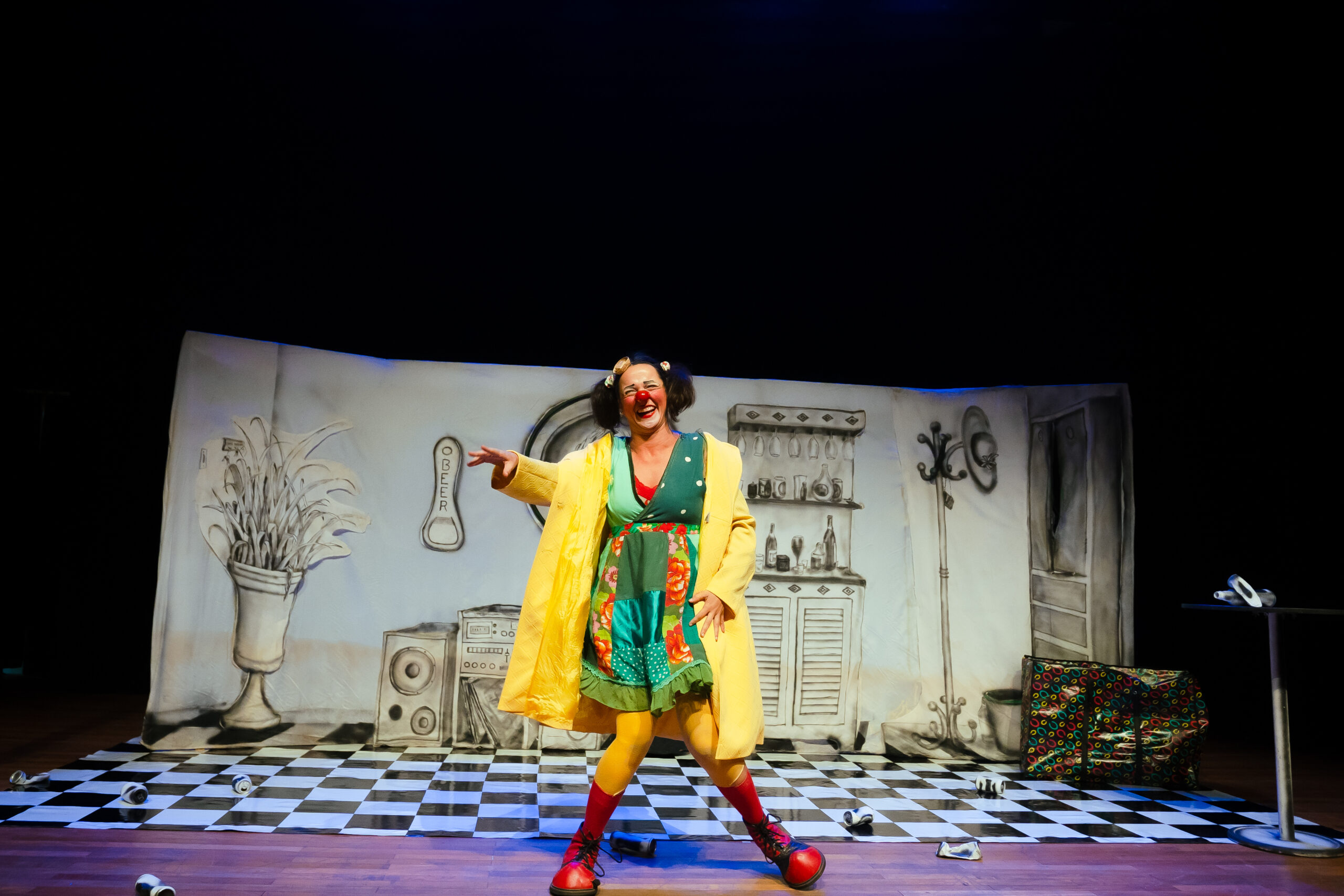 Artista circense Fernanda Pimenta (Palhaça Malagueta), irá percorrer as oito cidades goianas palhaçaria Goiás