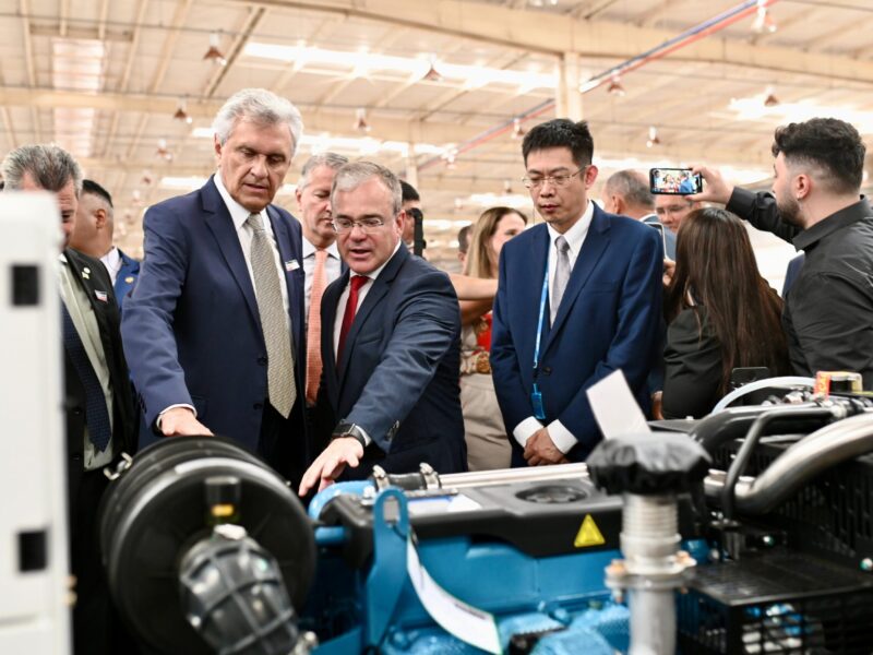 Caiado oficializa instalação da multinacional chinesa WeiChai, em Itumbiara