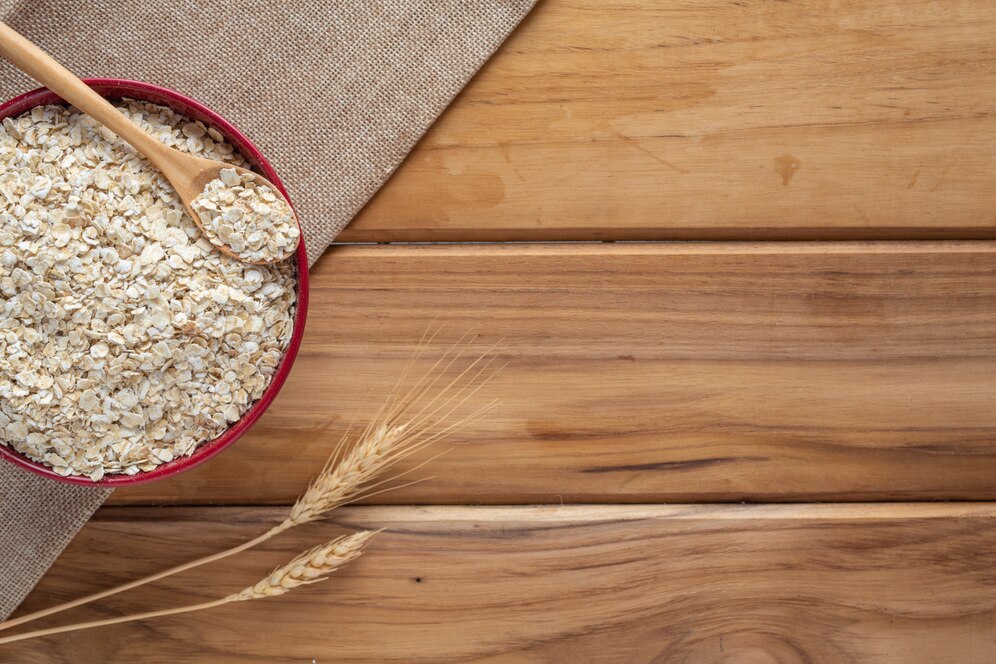 Abadia trapista cisterciense de Orval com céu azul acima dela 