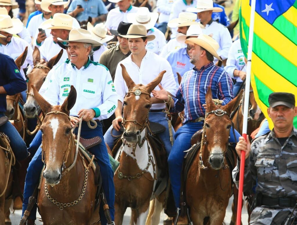 Governador Ronaldo Caiado participa da abertura do 1º Encontro de Comitivas em Goiás e desfile de muladeiros pelas ruas da capital