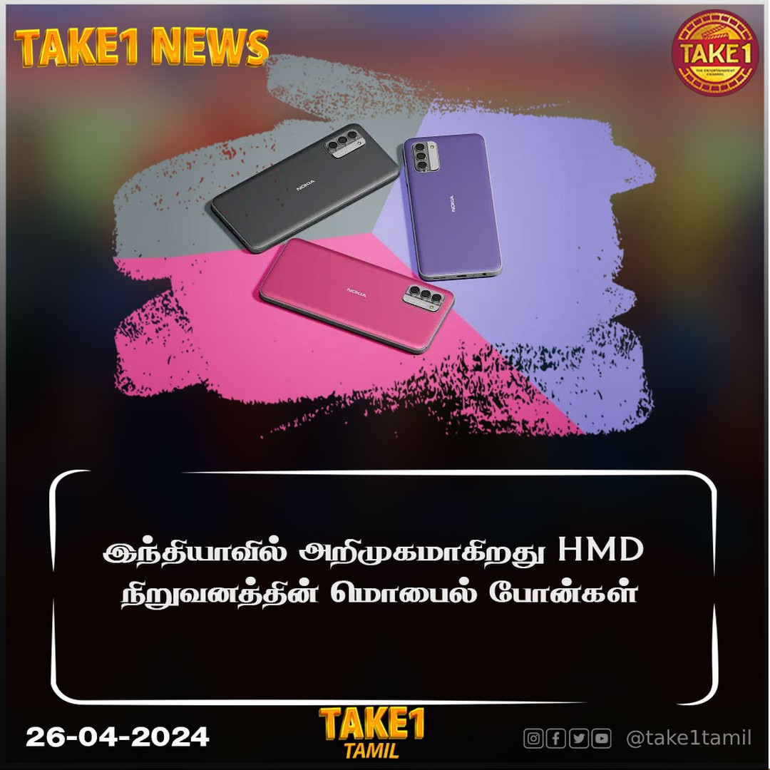 Homem e menino puxando carrinhos pelas ruas de um bairro popular, sorrindo um para o outro
