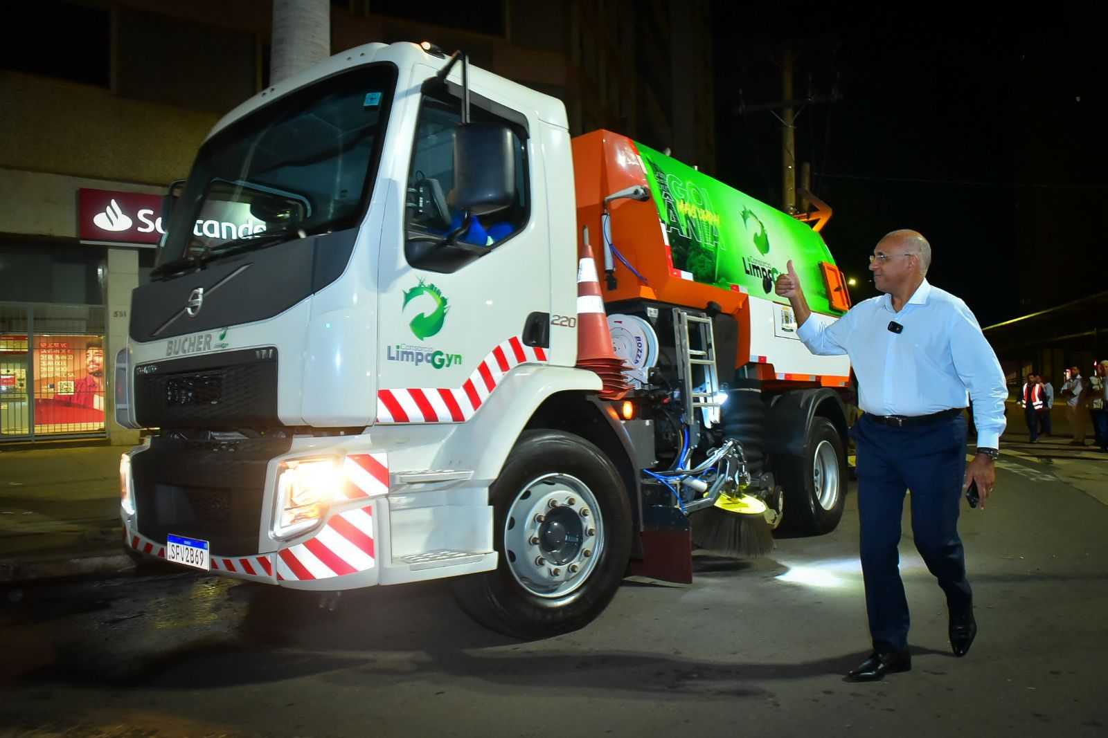 caminhão de varrição mecanizada de Goiânia. Foto: Jucimar de Sousa