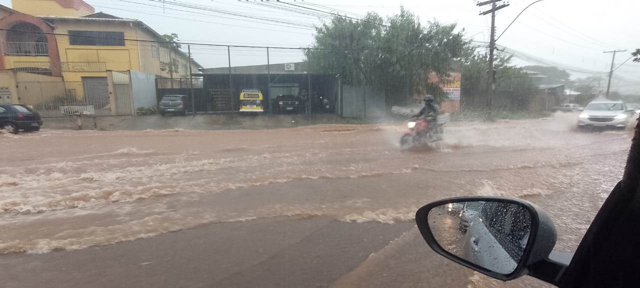 Enxurrada forte em Goiânia. Créditos: Luiz Claudio Cavalcante