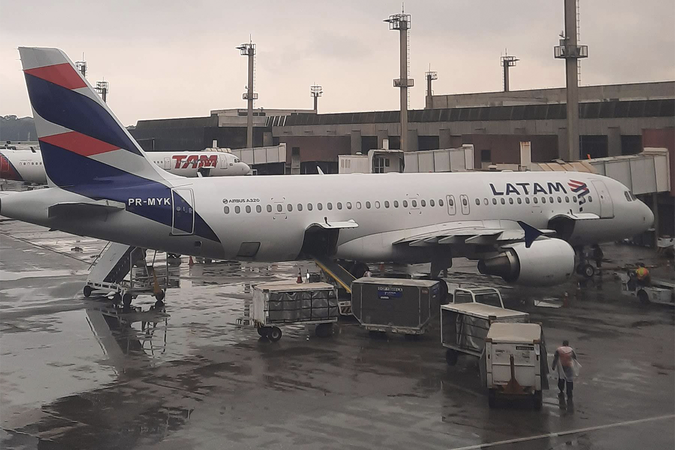 queda voo latam motivo