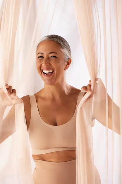 Dobradinha com tempero asiático servido em tigela de cerâmica preta