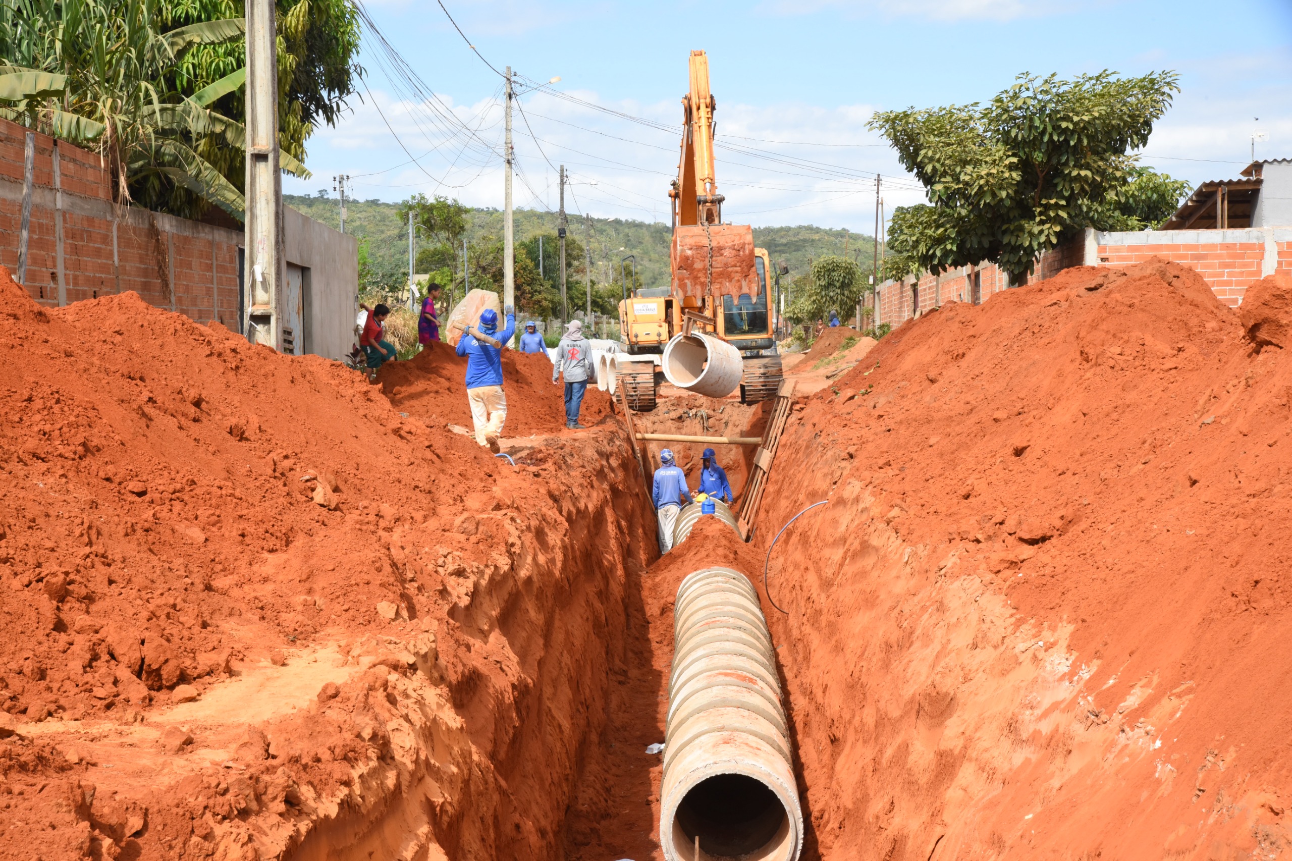 Obras de implantação de galerias pluviais na Vila Delfiore, em Aparecida. Foto: Jhonney Macena