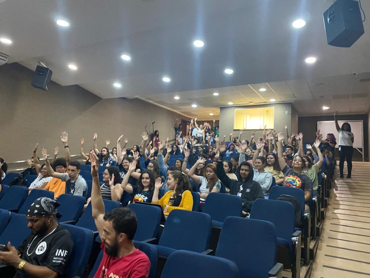 Ilustração de um escorpião em um fundo azul-escuro