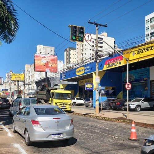 trânsito na Avenida 85 durante obras de requalificação asfáltica. Foto: Seinfra