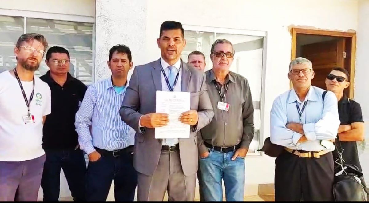 Ilustração do signo de virgem em um fundo verde