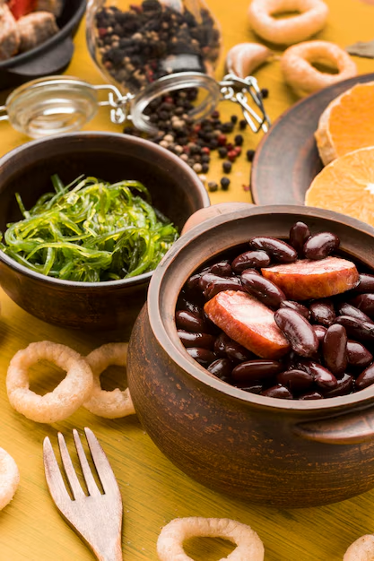 Ilustração de mulher subindo escada rumo ao sucesso no mercado de trabalho