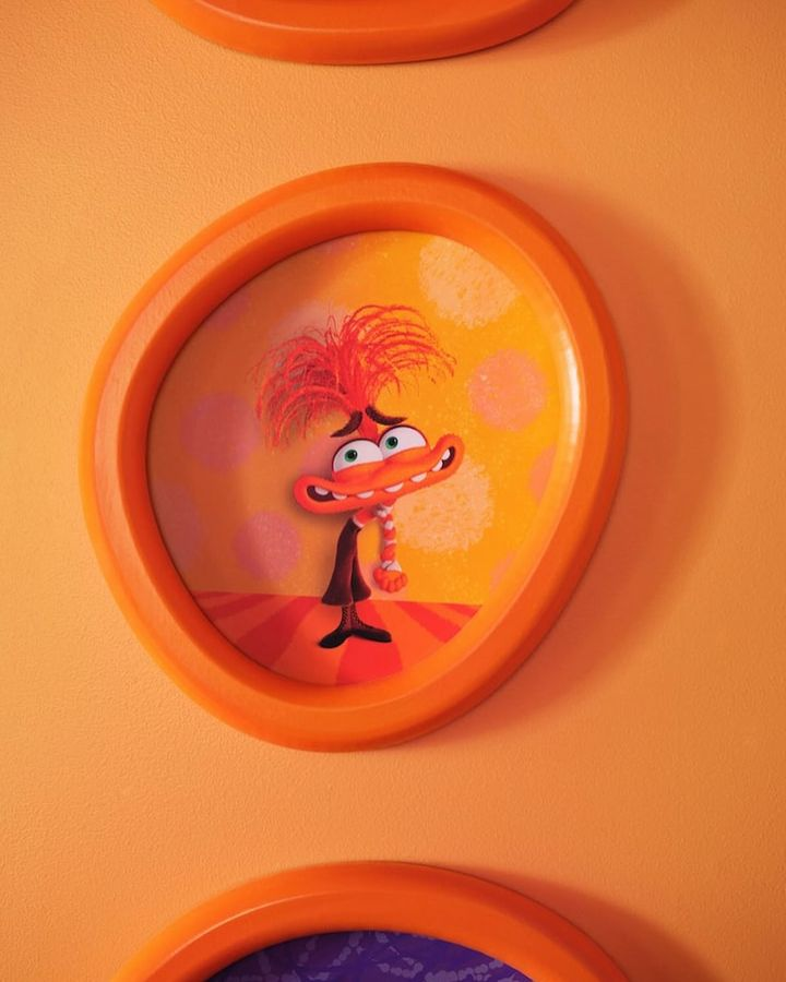 Cachorro deitado em uma cama e dormindo