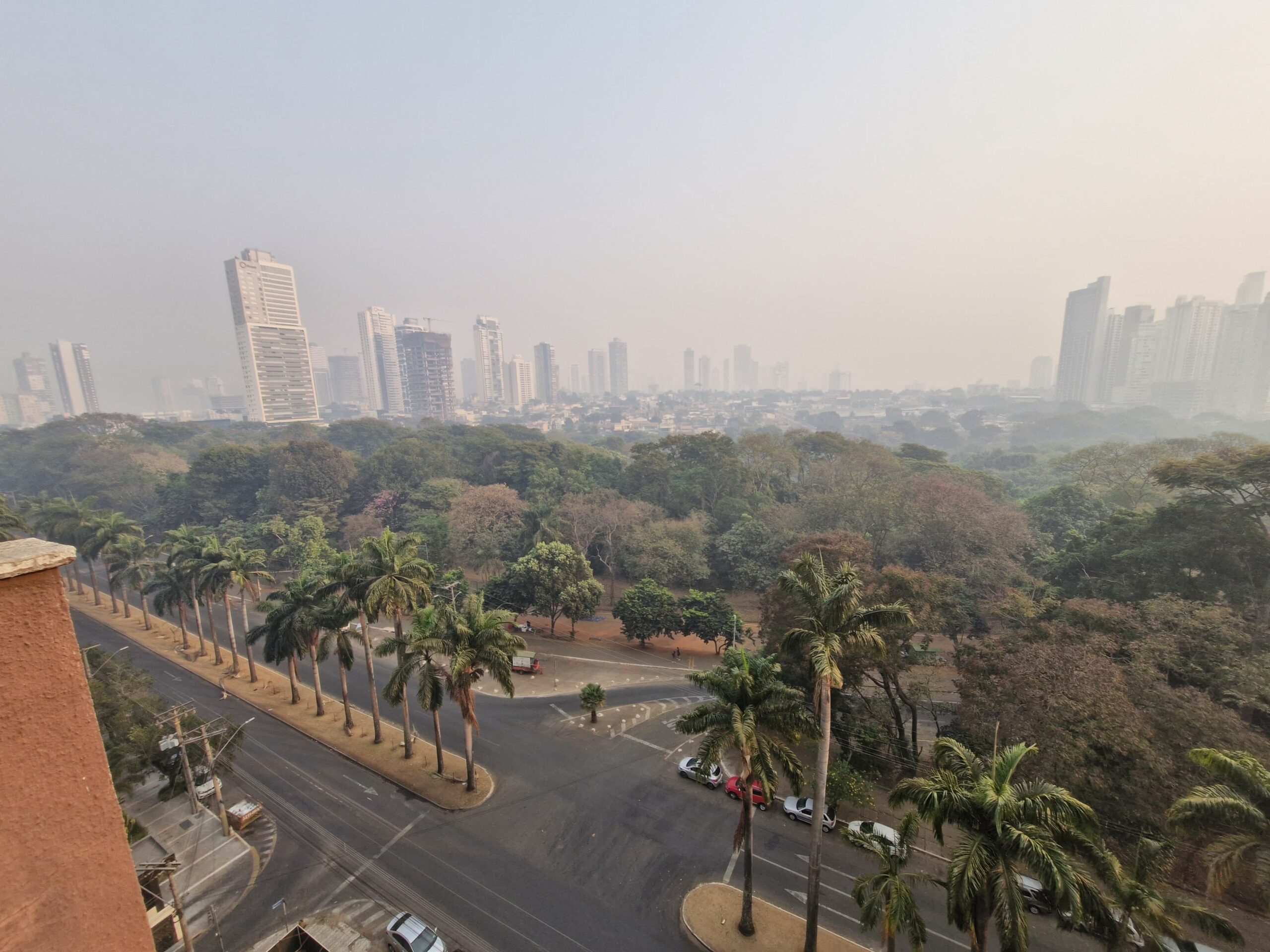 Goiania amanhece envolta por fumaça. Foto: Eliane Barros