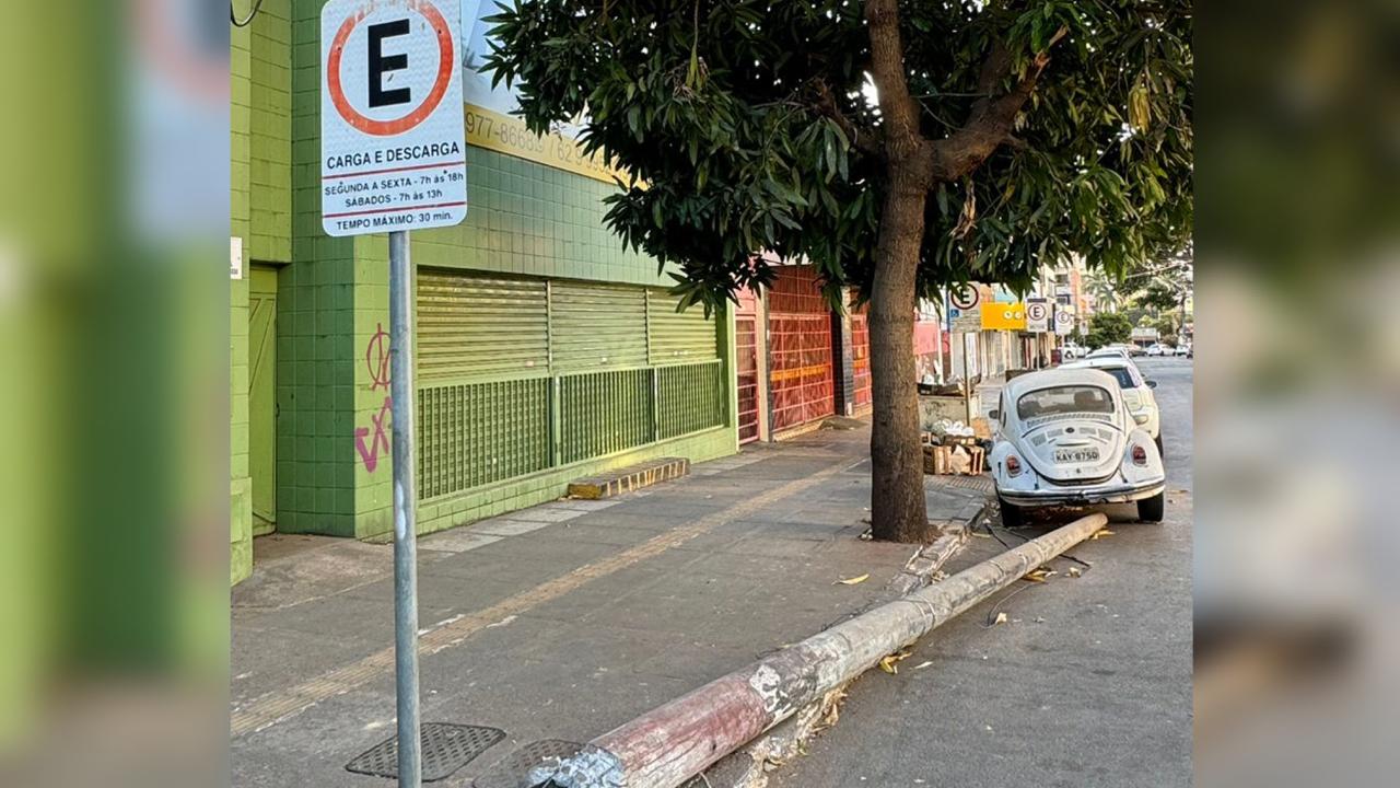 Poste caído na Rua 8, Centro de Goiania. Foto: Reprodução