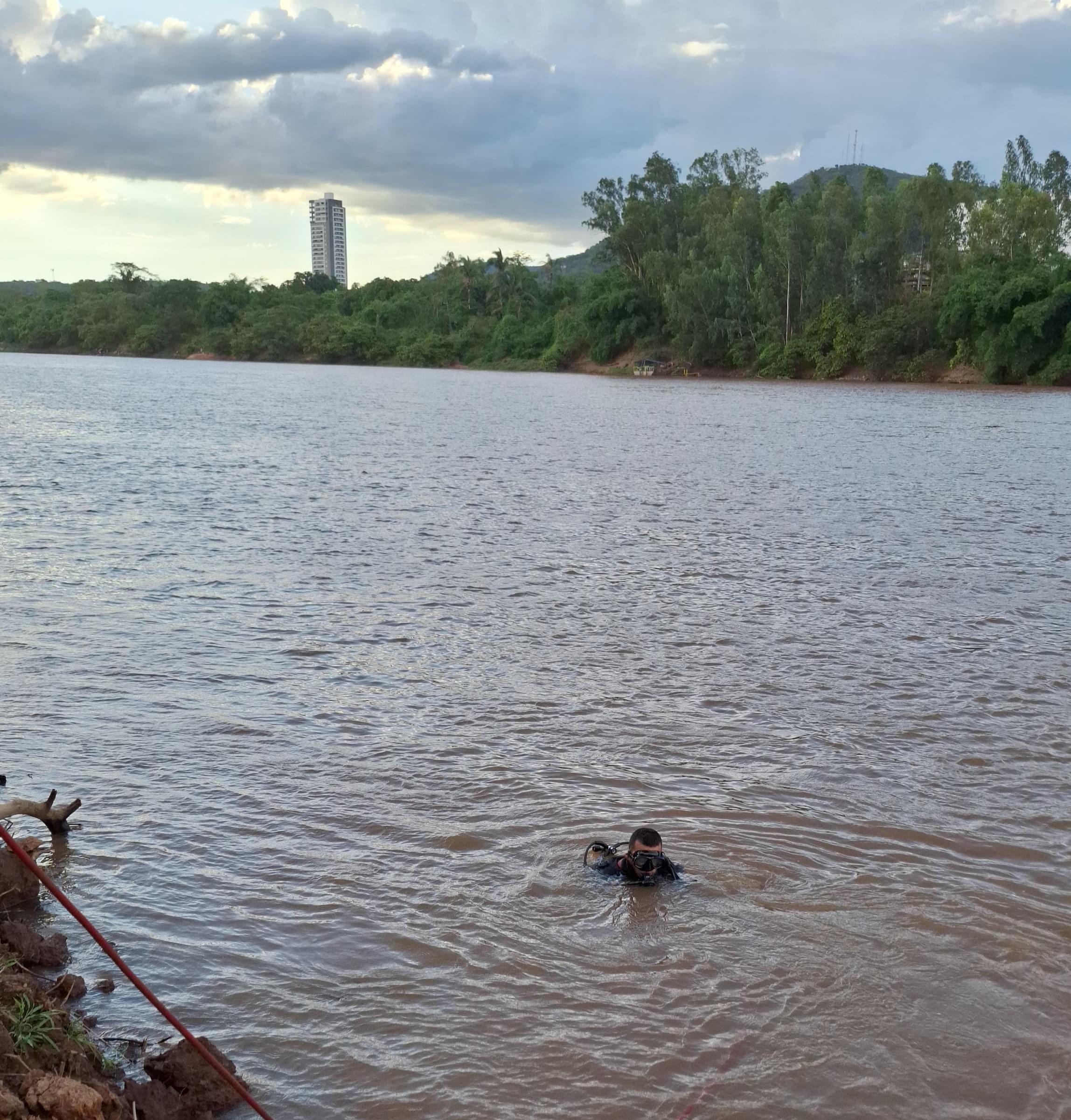 Corpo de bombeiros localiza corpo desaparecido no Rio Araguaia. Foto: CBMGO