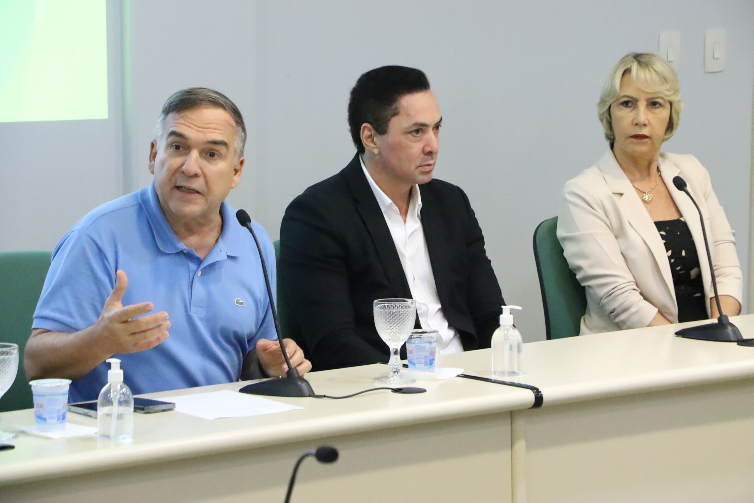 Mabel explica arrecadação e desconto da Taxa do Lixo. Foto: Paulo José