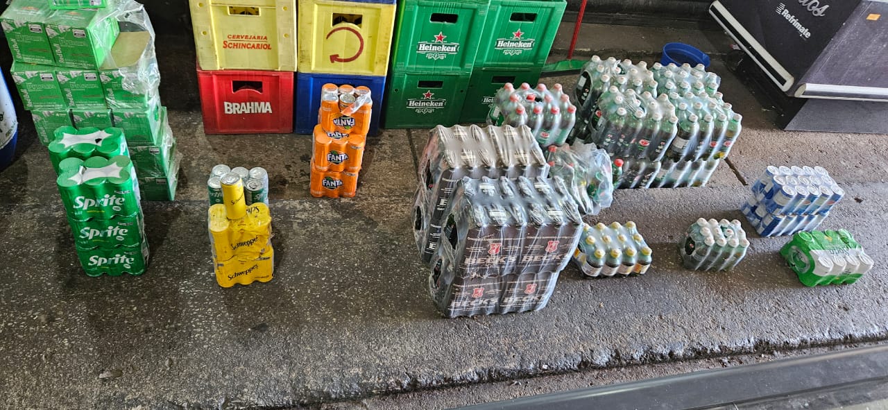 depósito de bebidas é autuado em Aruanã por comercializar produtos vencidos. Foto: Procon Goiás