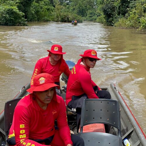 Bombeiros resgatam corpo de jovem desaparecido no Rio Ouro. Foto: CBMGO