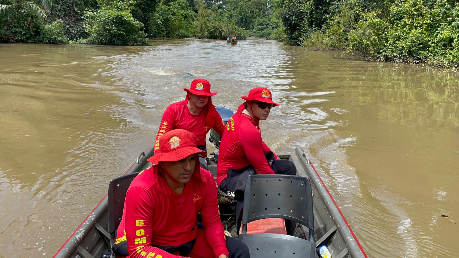 Bombeiros resgatam corpo de jovem desaparecido no Rio Ouro. Foto: CBMGO