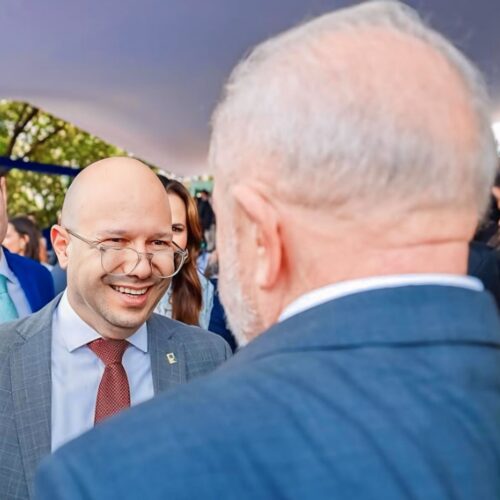 Olavo Noleto cumprimenta o presidente Luís Inácio Lula da Silva