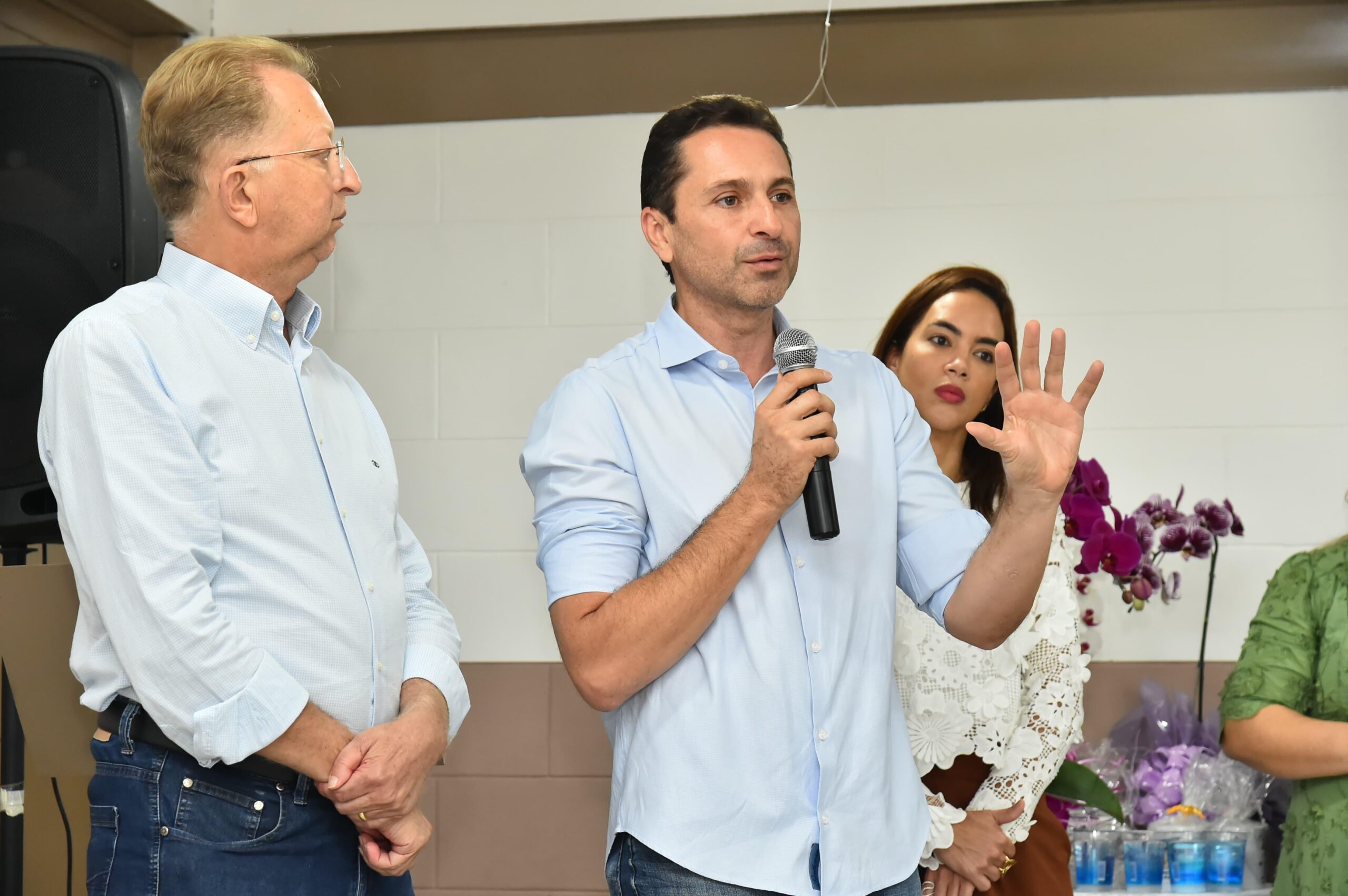 Leandro Vilela e João Campos se reúnem com gestores da educação. Foto: Rodrigo Estrela