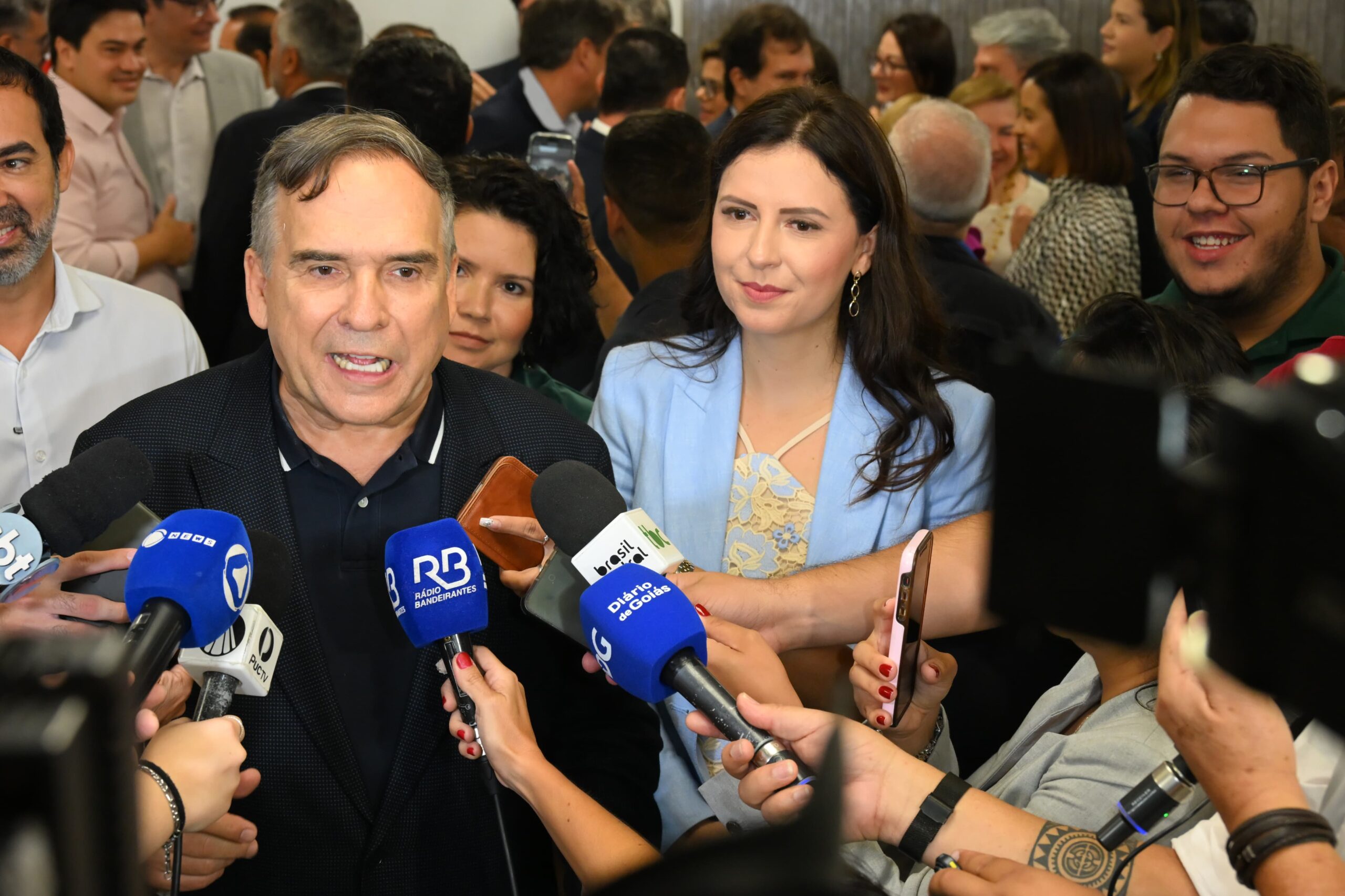Nárcia Kelly é anunciada por Mabel como presidente da GoiâniaTur. Foto: Alex Malheiros