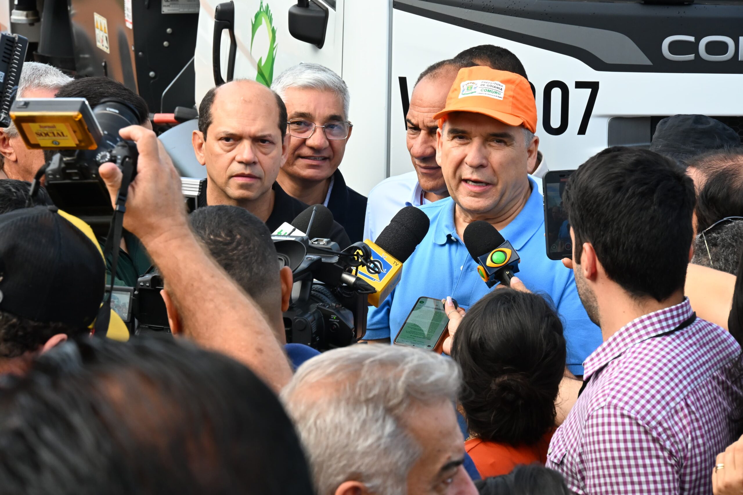Sandro Mabel detalha projeto dos 100 dias no primeiro Mutirao. Foto: Alex Malheiros