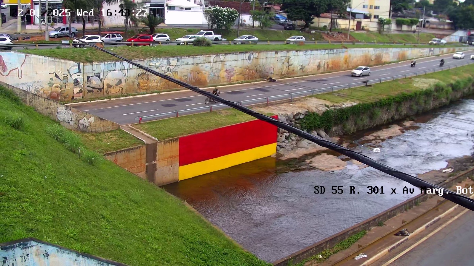 Réguas pintadas para monitoramento do nível de agua do Corrego Botafogo. Foto: GCM