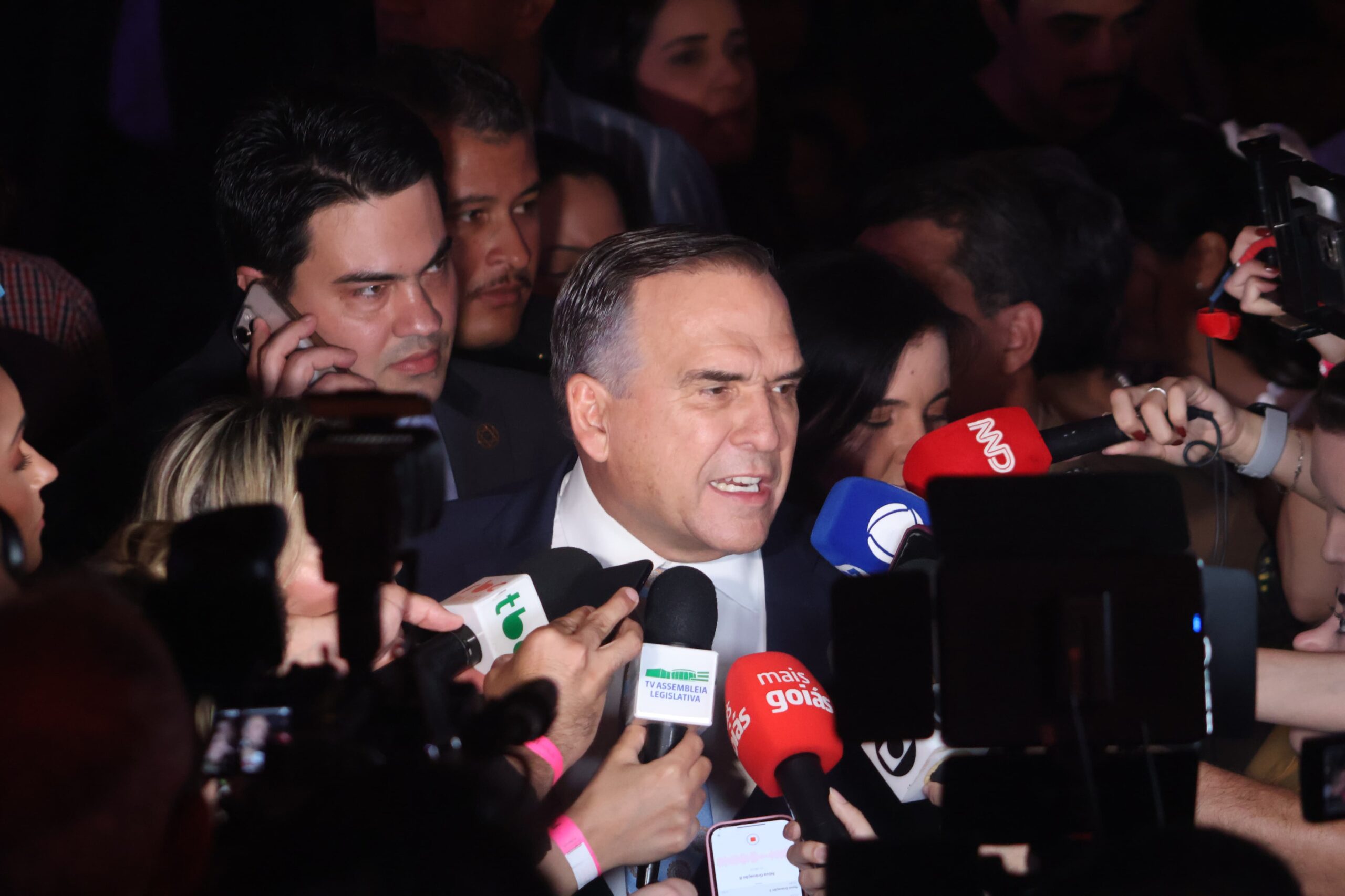 Sandro Mabel coletiva de posse. Foto: Leo Iran