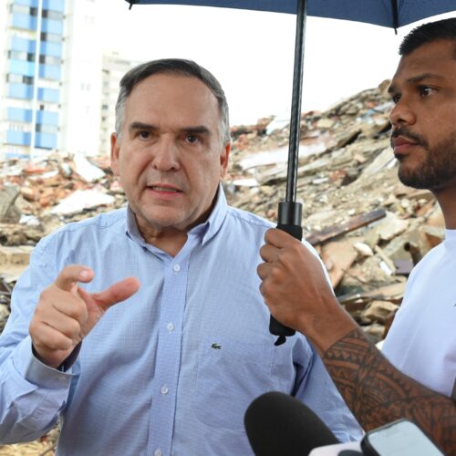 Mabel e Romário Policarpo visitam demolição prédio da Celg. Foto: Alex Malheiros