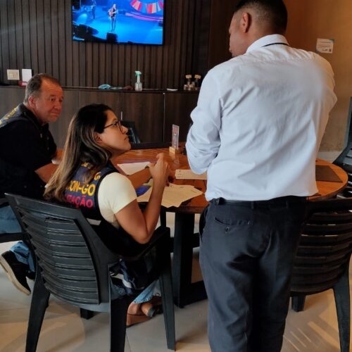 Procon orienta bares e restaurantes sobre direitos do consumidor. Foto: Procon Goiás