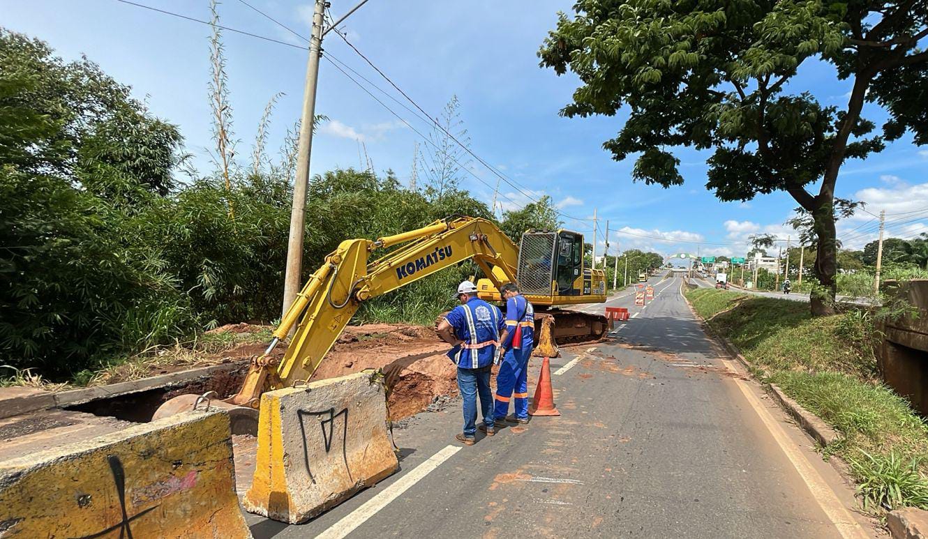 Seinfra realiza recuperação de erosão na Avenida Perimetral Norte. Foto: Seinfra