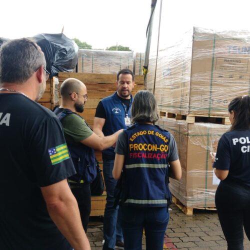 operação do procon apreende placas solares reprovadas pelo Inmetro. Foto: Procon Goias