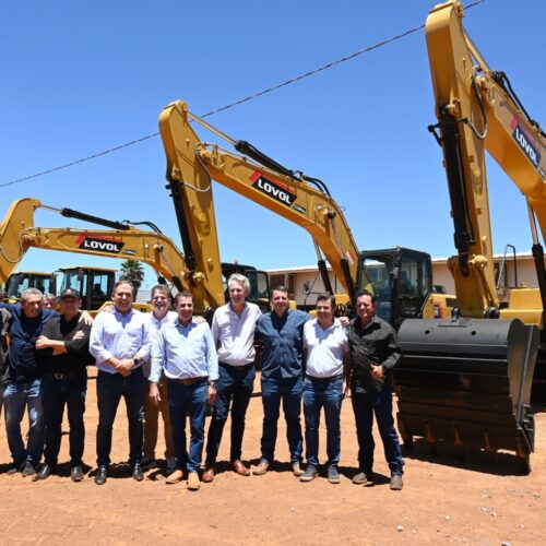 Entrega de maquinarios para o aterro sanitario de Goiânia. Foto: Alex Malheiros