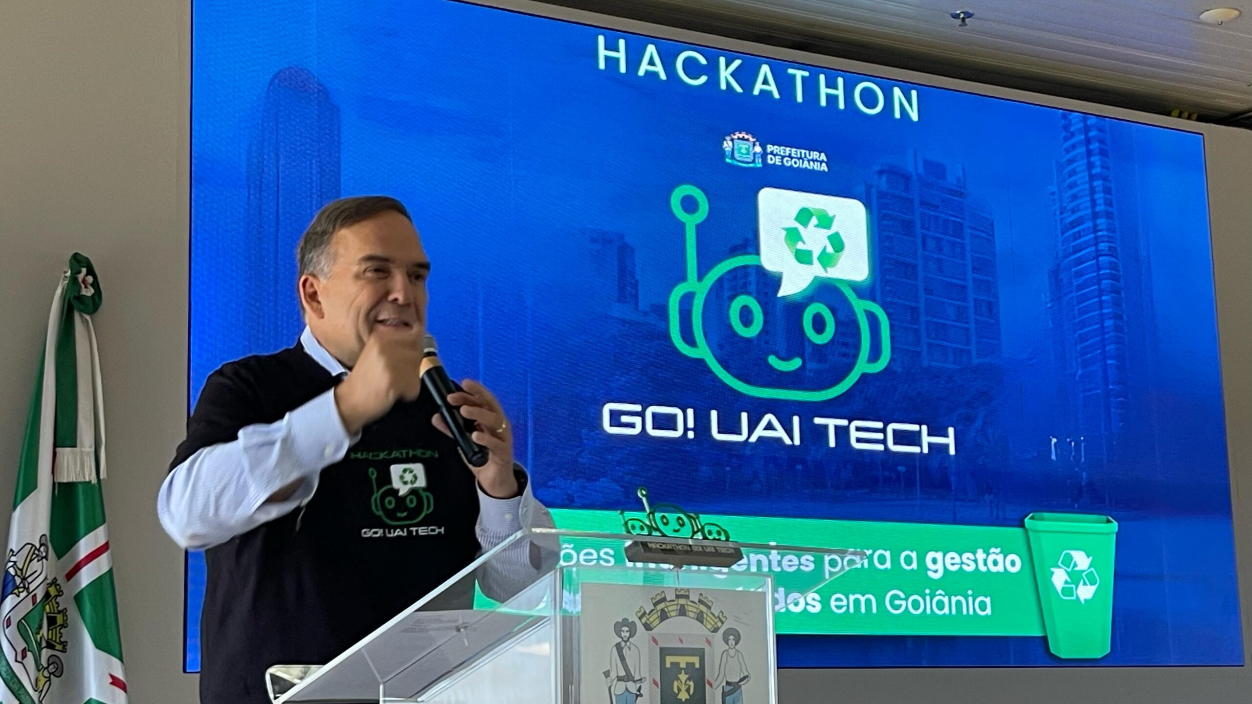 Mabel no lançamento do Hackathon_Altair Tavares