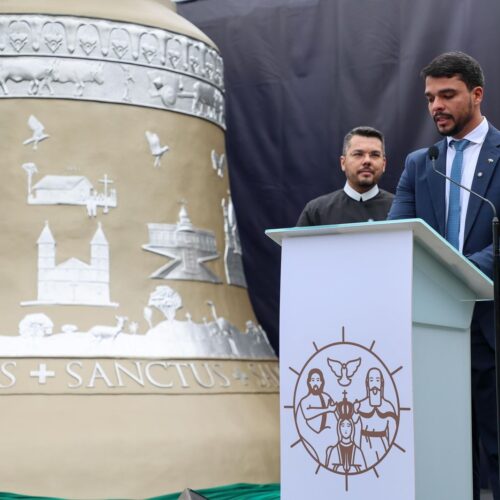 Maior sino que badala e prefeito de Trindade_Jessica Figueiredo