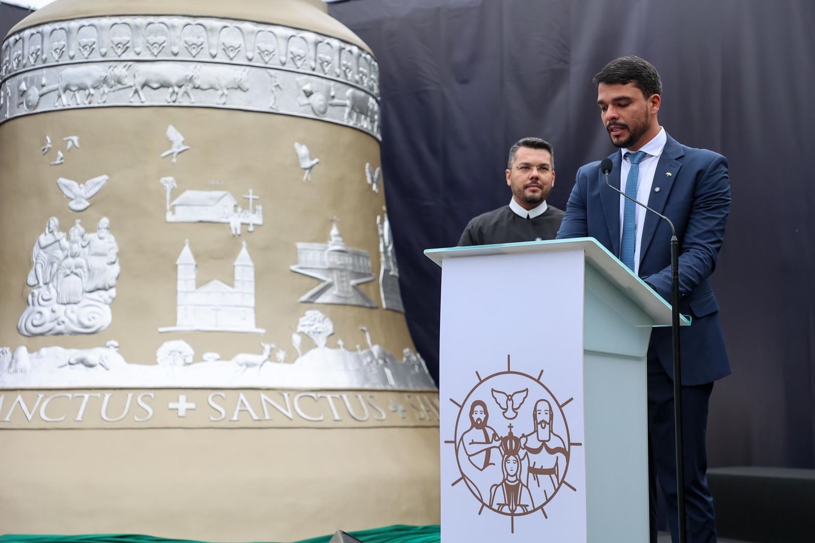 Maior sino que badala e prefeito de Trindade_Jessica Figueiredo