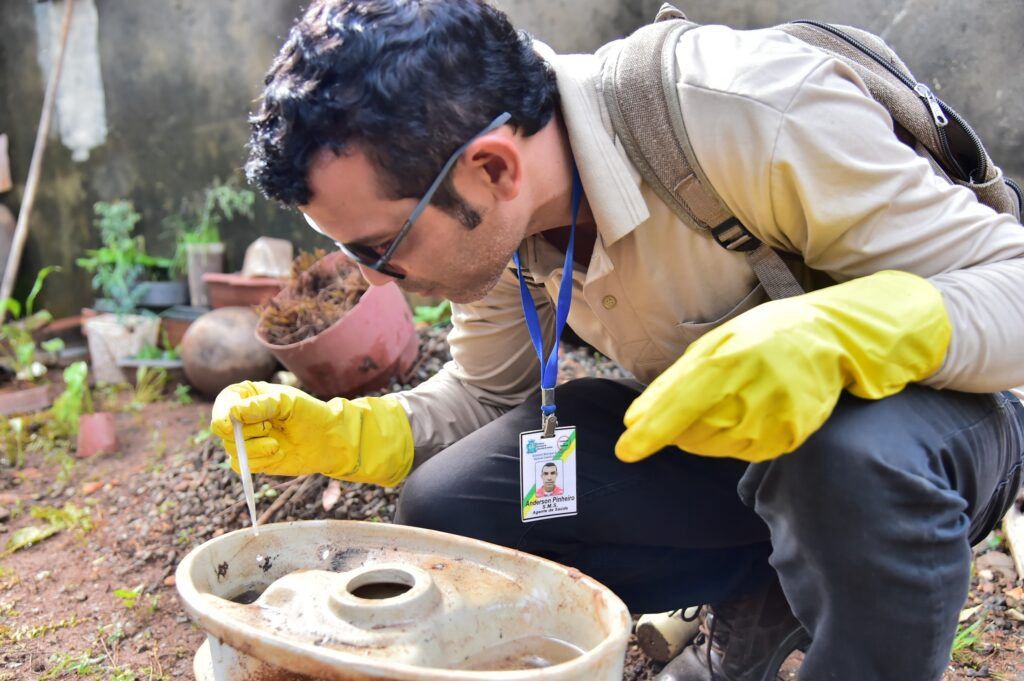 Operação de combate ao mosquito da dengue, Aedes, em Aparecida de Goiania. Foto: Jhonney Macena