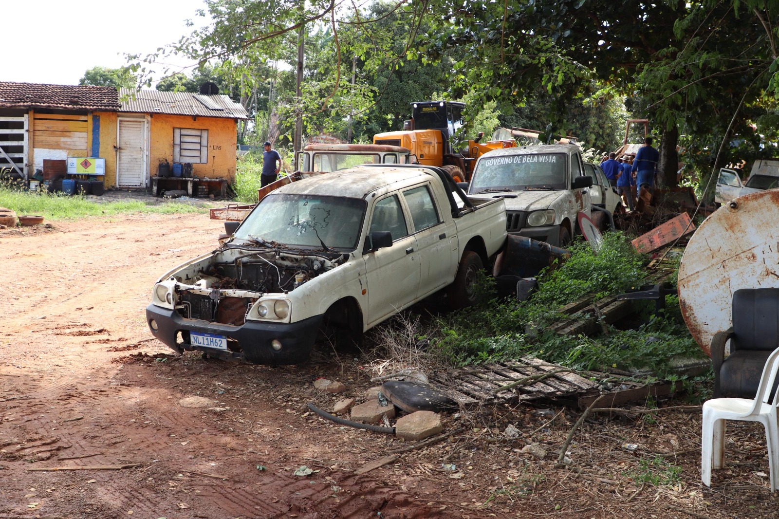 maquinario abandonado na prefeitura de bela vista_divulgação