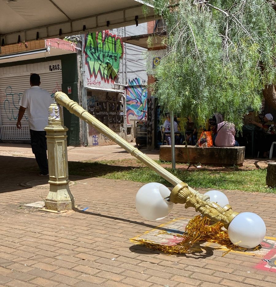 poste vandalizado na rua do lazer_seinfra