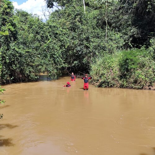 Corpo de Bombeiros realizam buscas por tres dias no rio Caldazinha_CBMGO