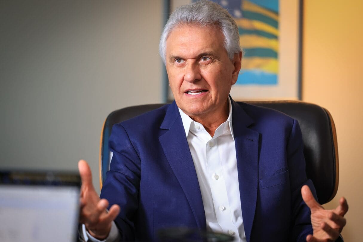 Caiado critica prisão domiciliar de Bolsonaro: “Antes do julgamento, já está condenado”