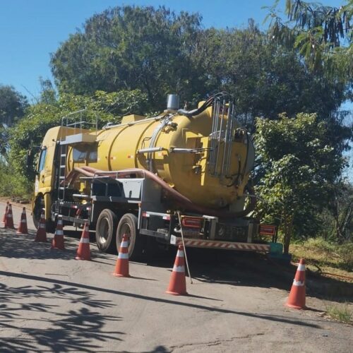 Amma identifica vazamento de esgoto no lago do Parque das Flores. Foto: Amma