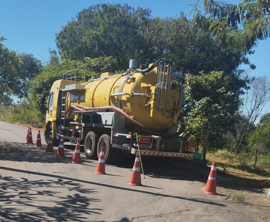 Amma identifica vazamento de esgoto no lago do Parque das Flores. Foto: Amma