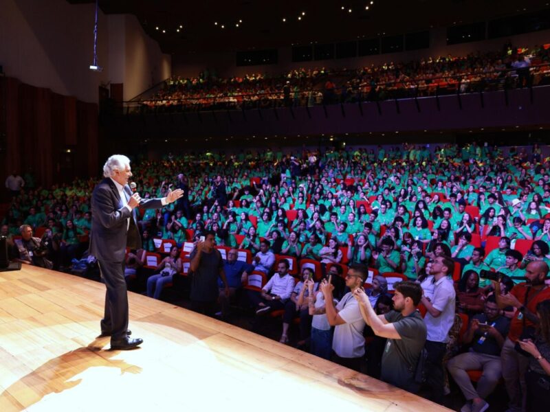 O governador Ronaldo Caiado recepcionou os novos contratados pela iniciativa em solenidade, nesta quinta-feira (8). Foto: Lucas Diener
