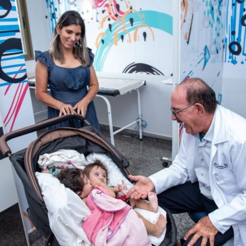 Gemeas siamesas Kiraz e Aruna passam por cirurgia de separação no Hecad_Ruber Couto