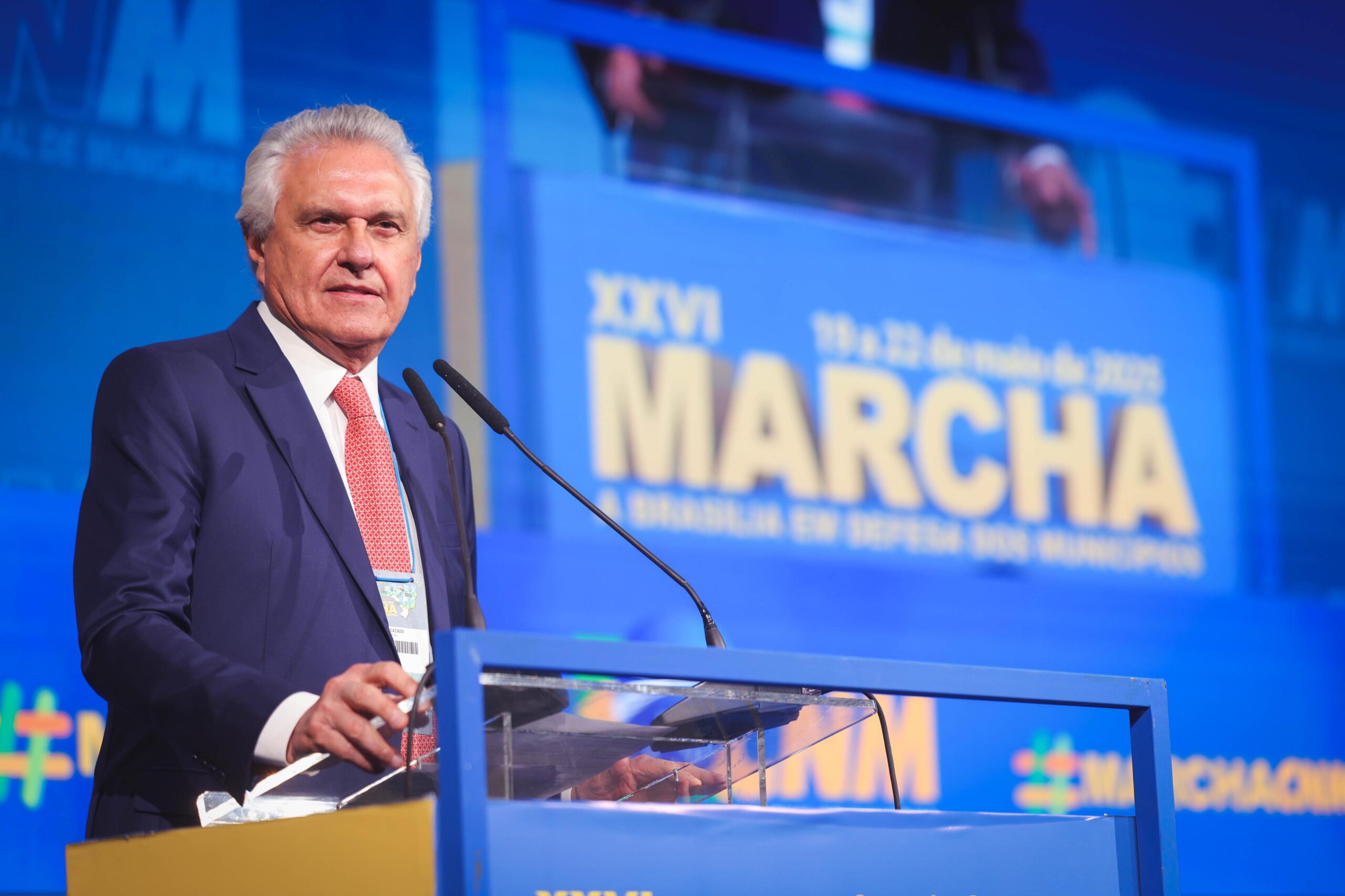 Ronaldo Caiado discursa na Marcha dos prefeitos em Brasilia. Foto: Hegon Corrêa