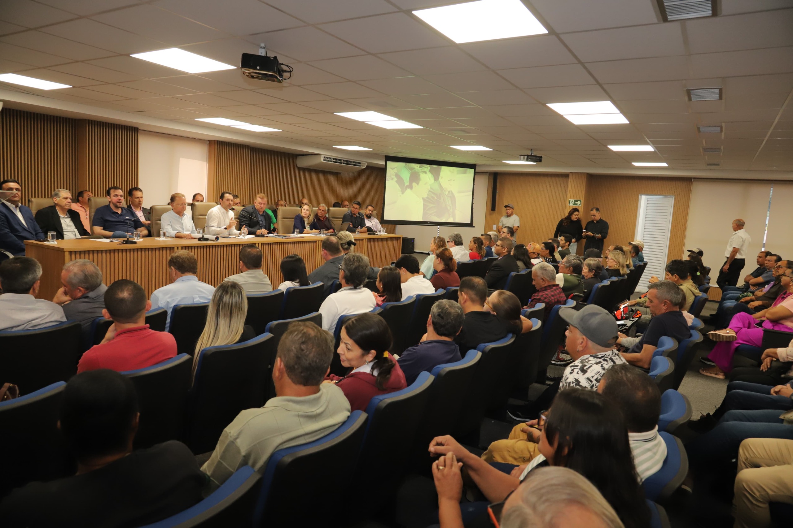 Audiência pública com feirantes de Aparecida de Goiania. Foto: Rodrigo Estrela