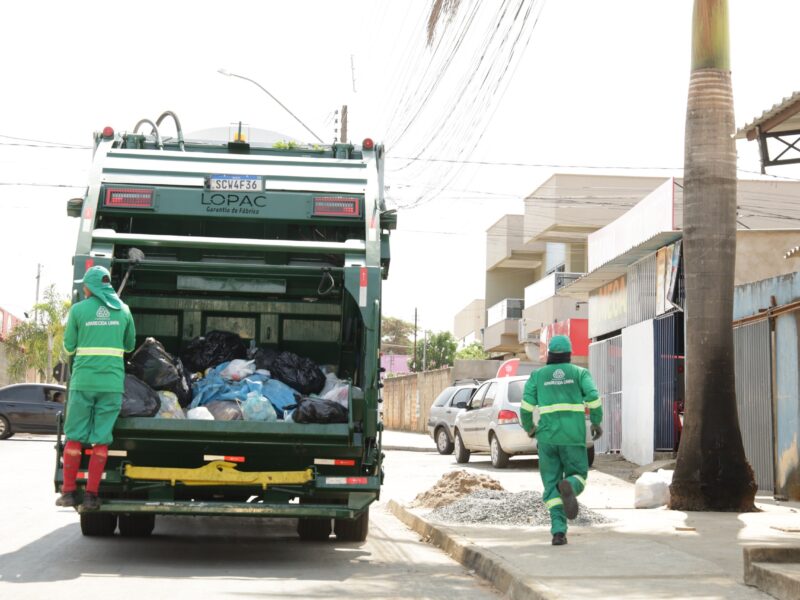 Coleta de lixo Aparecida de Goiânia. Foto: Secom