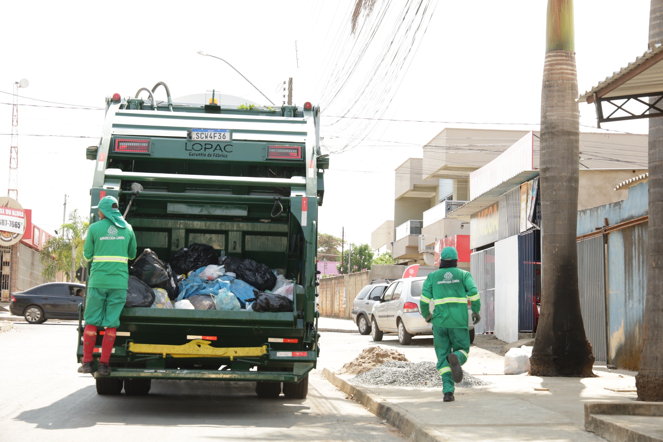 Coleta de lixo Aparecida de Goiânia. Foto: Secom
